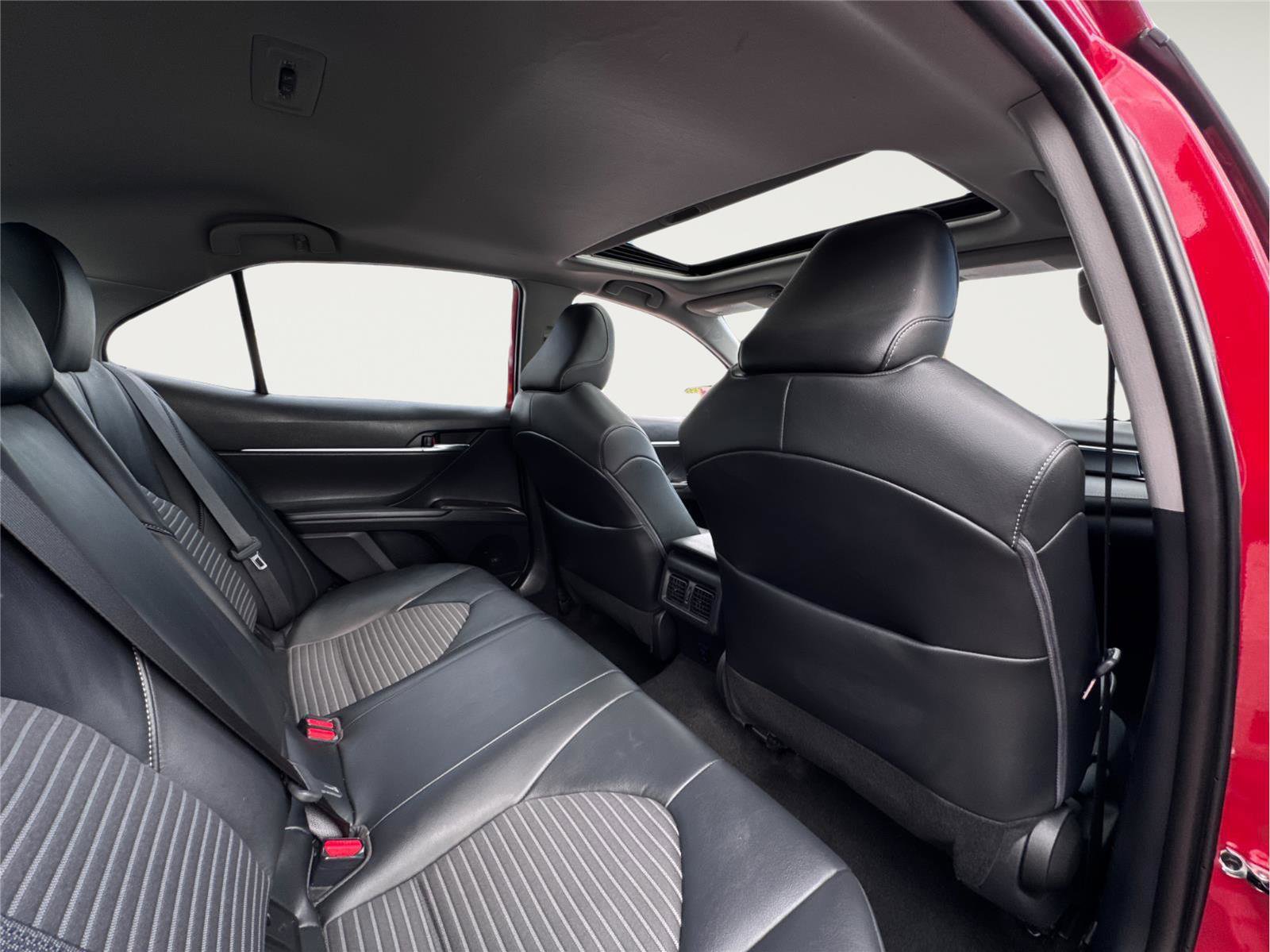 Used 2022 Toyota Camry SE w/ Audio Upgrade Package image 27