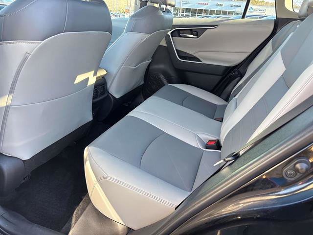 Used 2020 Toyota RAV4 XLE Premium image 7
