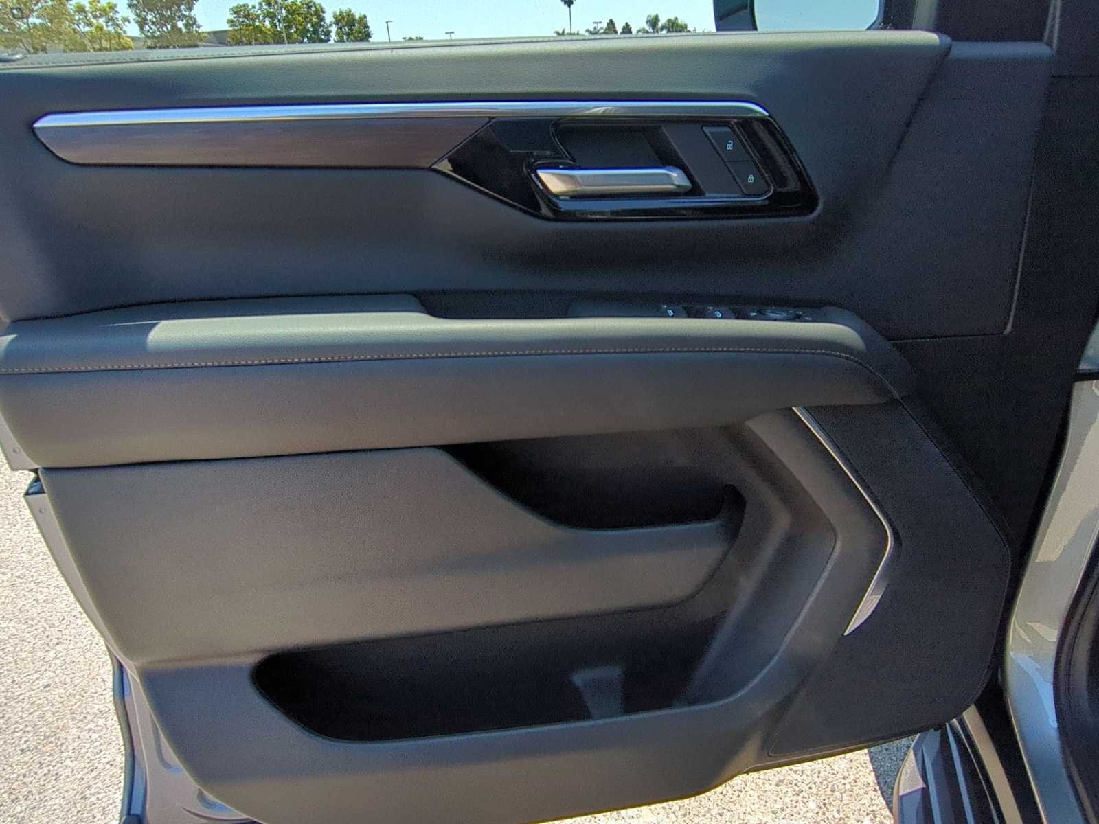New 2026 Chevrolet Suburban LS RWD image 10