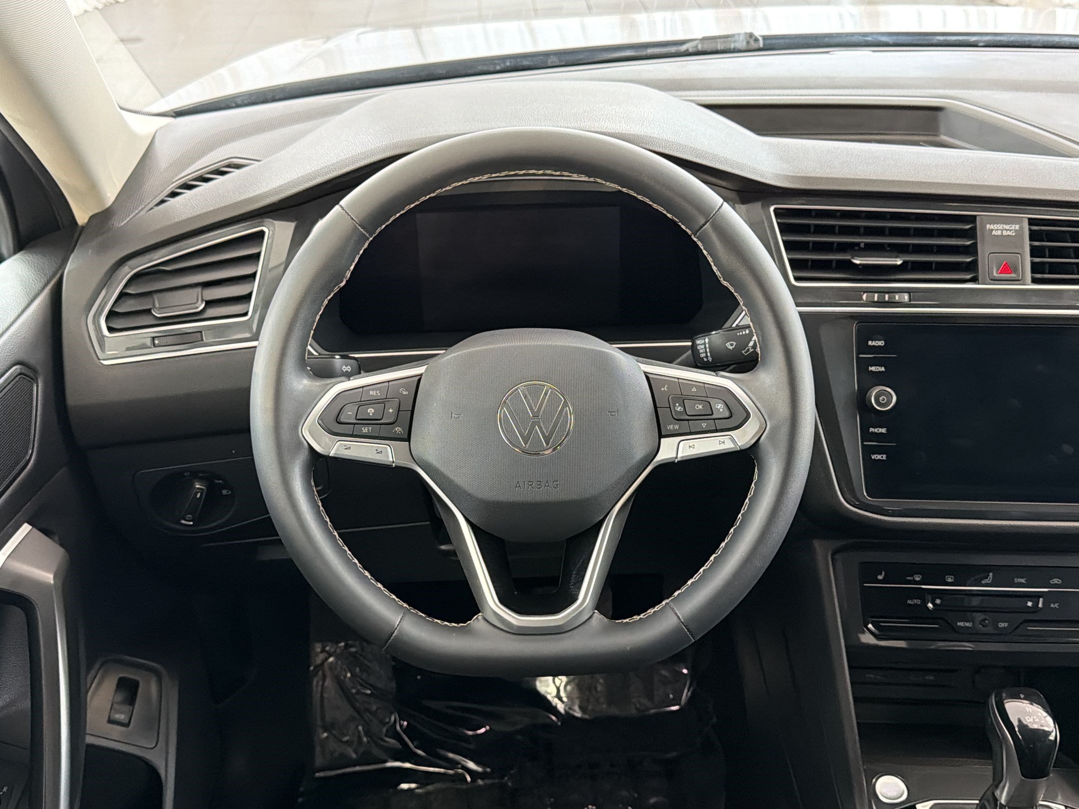Used 2022 Volkswagen Tiguan SE FWD image 27