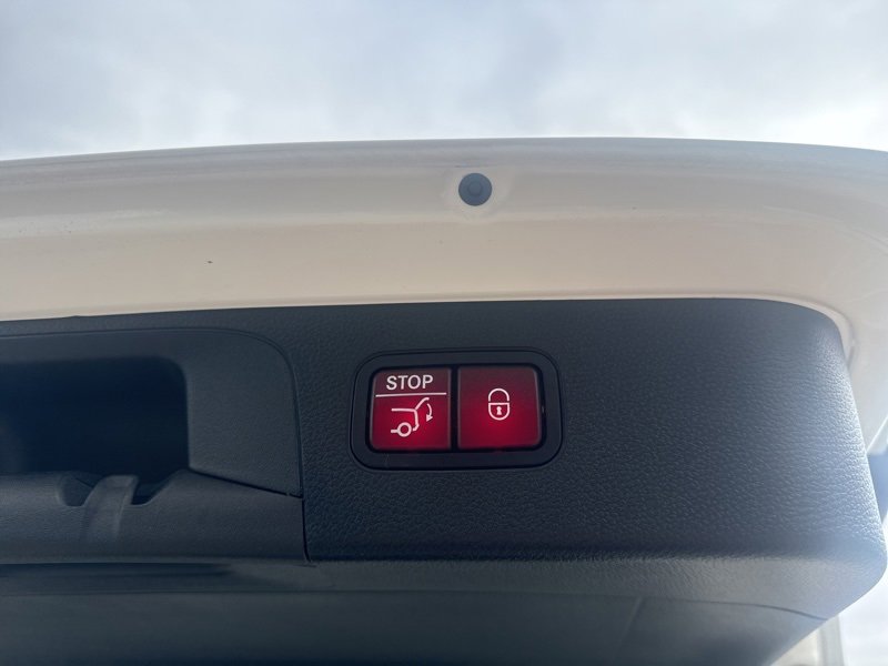 Used 2021 Mercedes-Benz GLC 300 4MATIC image 12