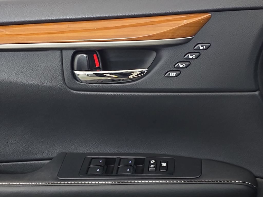 Used 2015 Lexus ES 300h w/ Navigation System Package FWD image 27