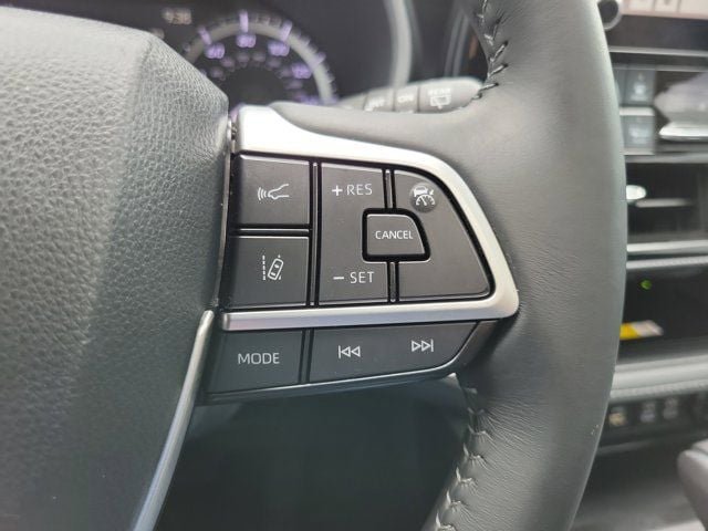 Used 2023 Toyota Highlander XSE AWD/4WD image 23