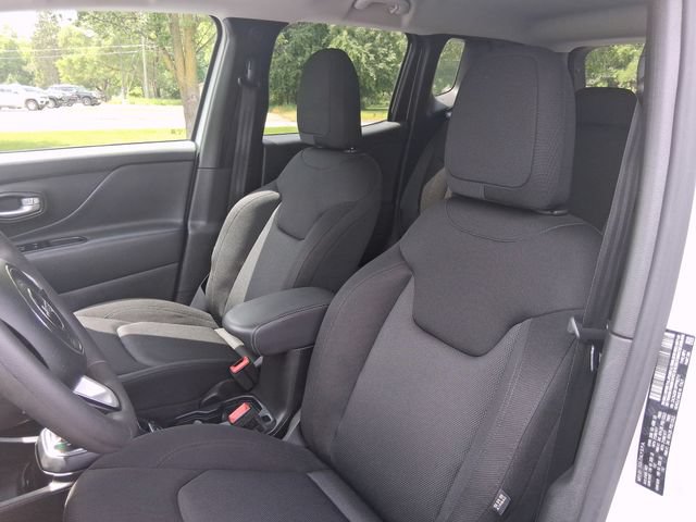 Used 2023 Jeep Renegade Latitude AWD/4WD image 11