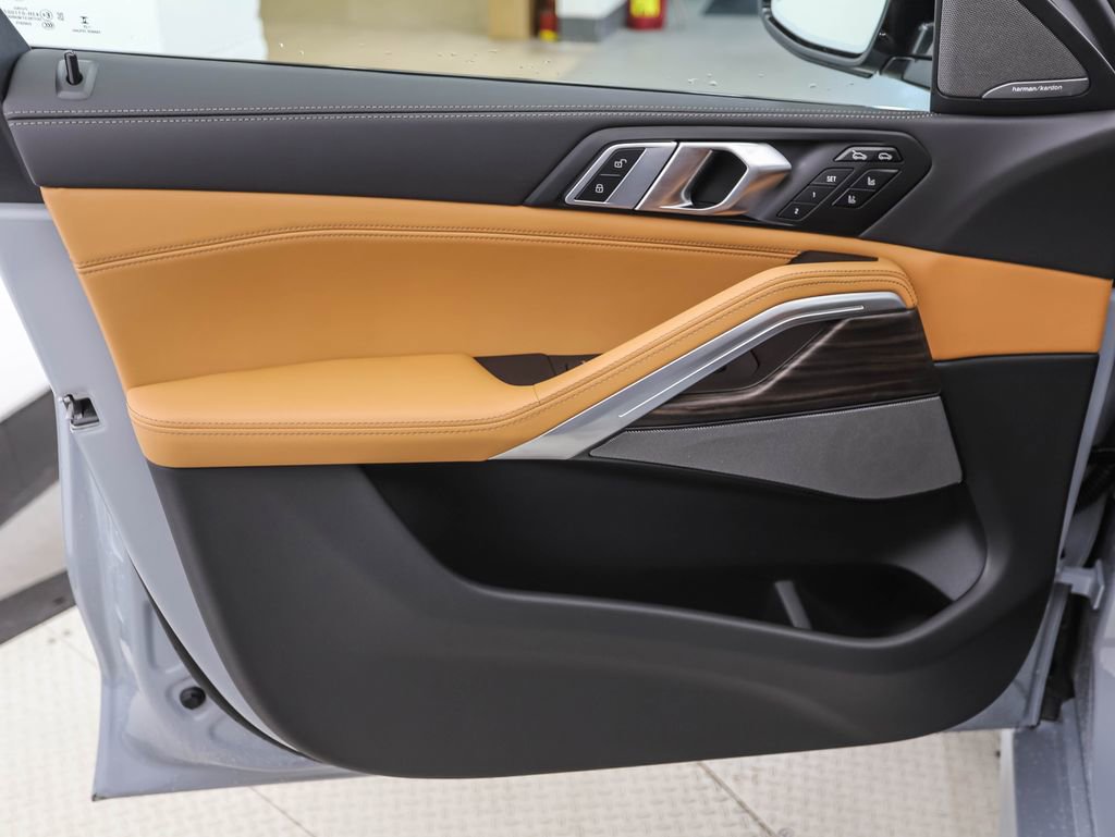 New 2026 BMW X6 xDrive40i w/ Climate Comfort Package image 9