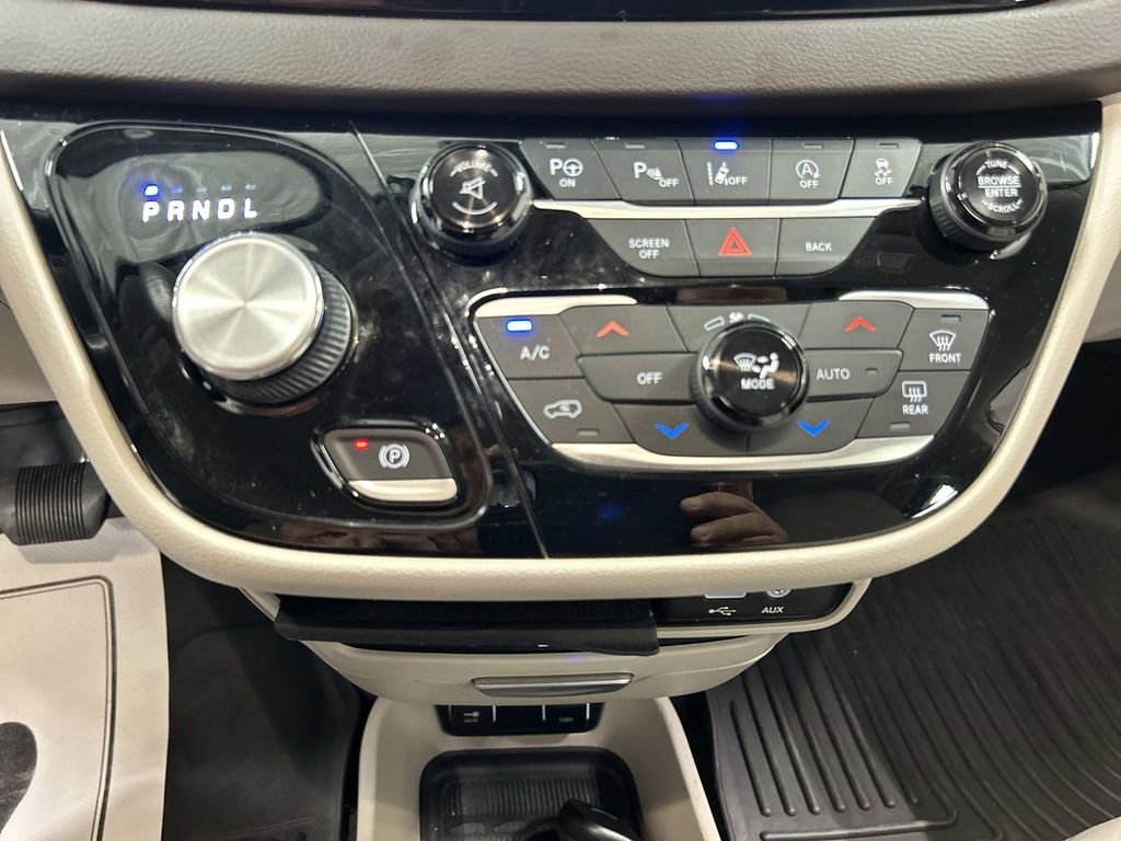 Used 2017 Chrysler Pacifica Touring-L Plus w/ Advanced Safetytec Group FWD image 16