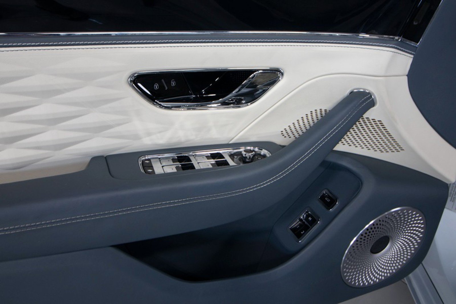 Used 2020 Bentley Flying Spur W12 w/ First Edition Specification image 37