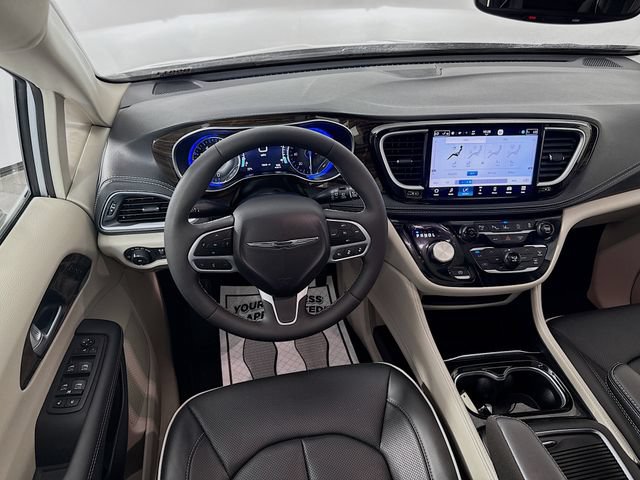 Used 2024 Chrysler Pacifica Limited FWD image 23