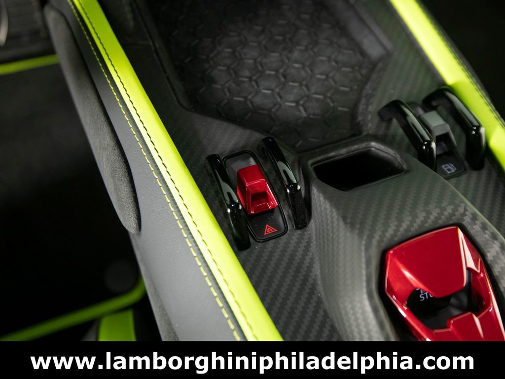 Used 2025 Lamborghini Revuelto image 26