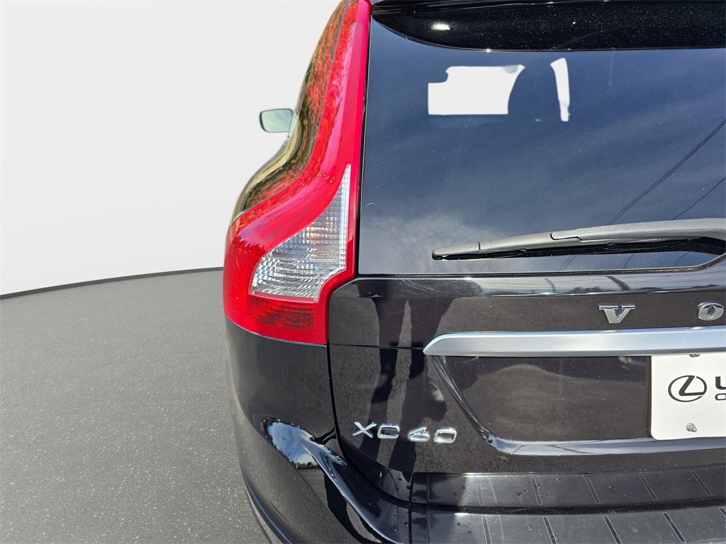 Used 2017 Volvo XC60 T6 R-Design w/ Climate Package image 39