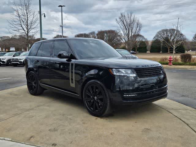 Used 2025 Land Rover Range Rover SE AWD/4WD image 3
