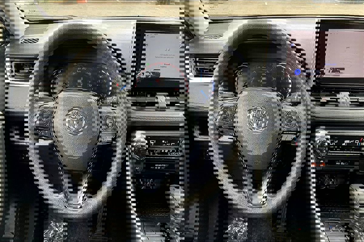 Used 2024 Toyota RAV4 XLE image 28