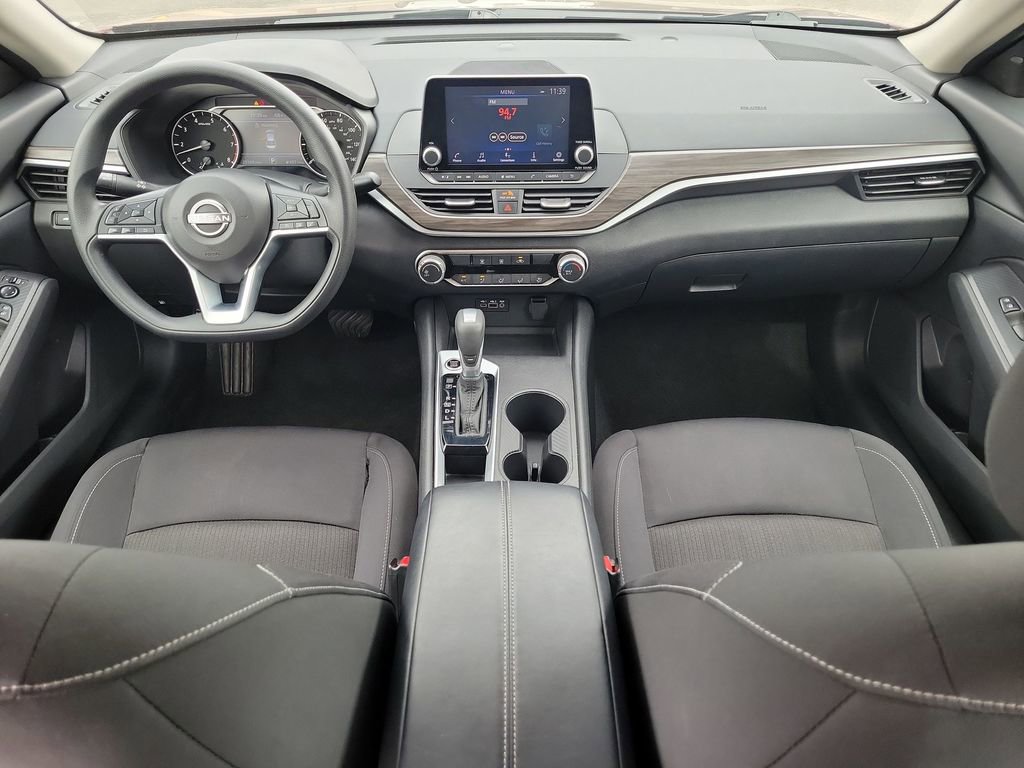 Used 2025 Nissan Altima 2.5 SV image 14