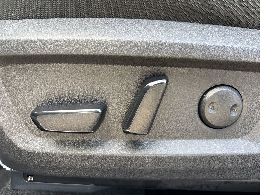 Used 2023 Nissan Rogue SV image 34