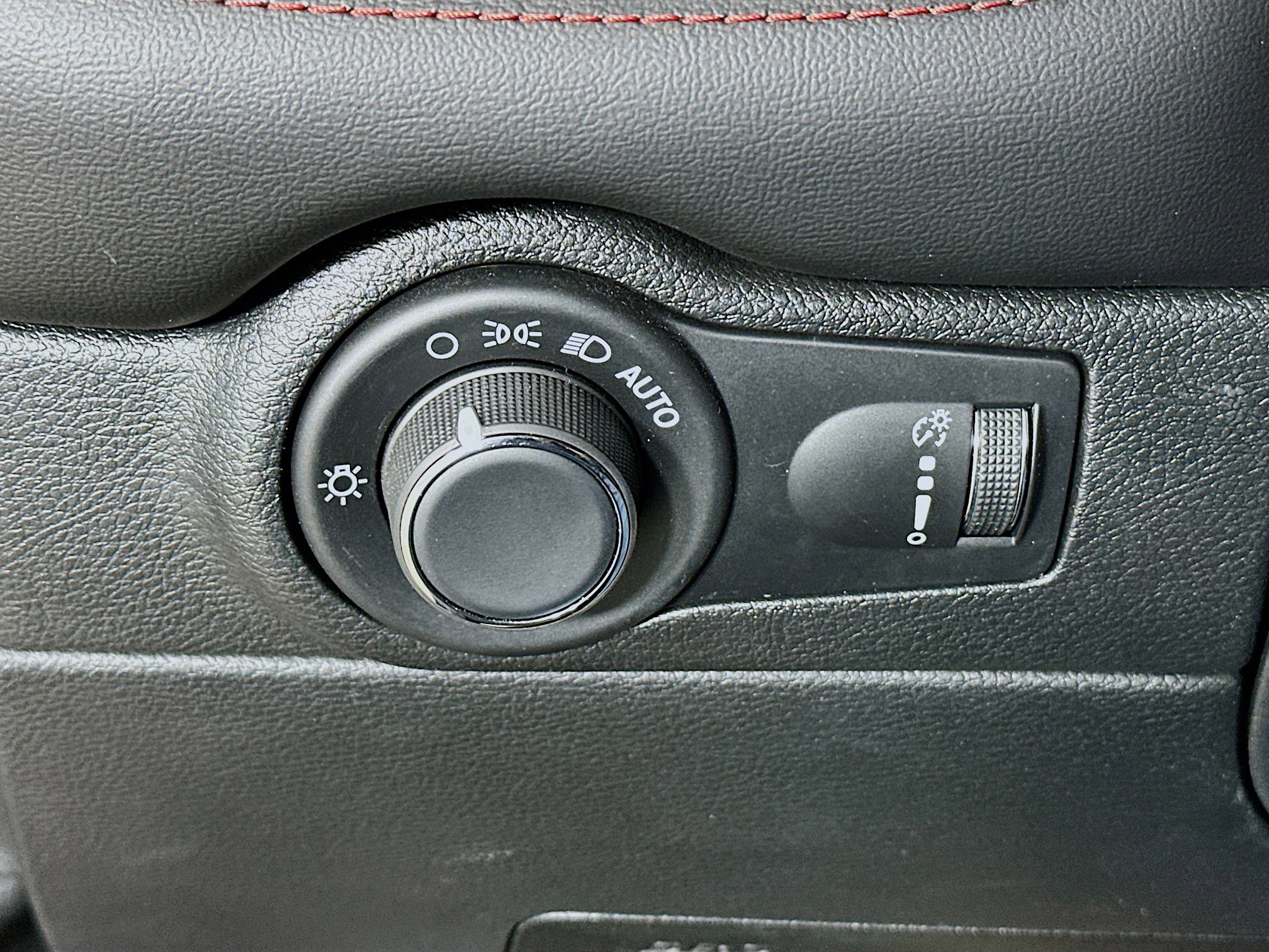 Used 2025 Dodge Durango GT image 17