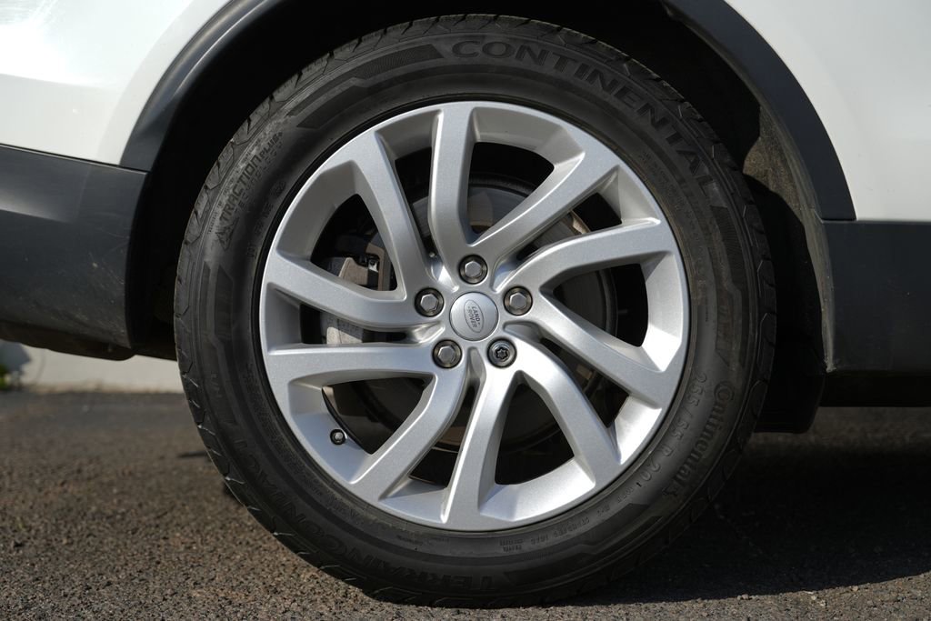 Used 2019 Land Rover Discovery HSE AWD/4WD image 9