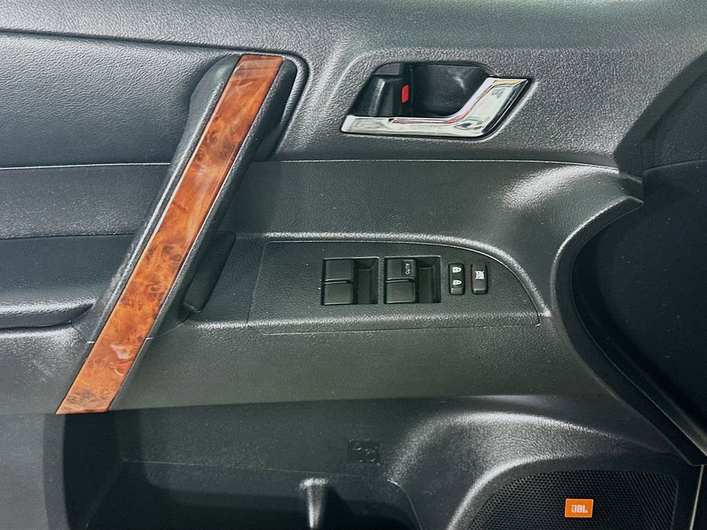 Used 2013 Toyota Highlander Limited image 25