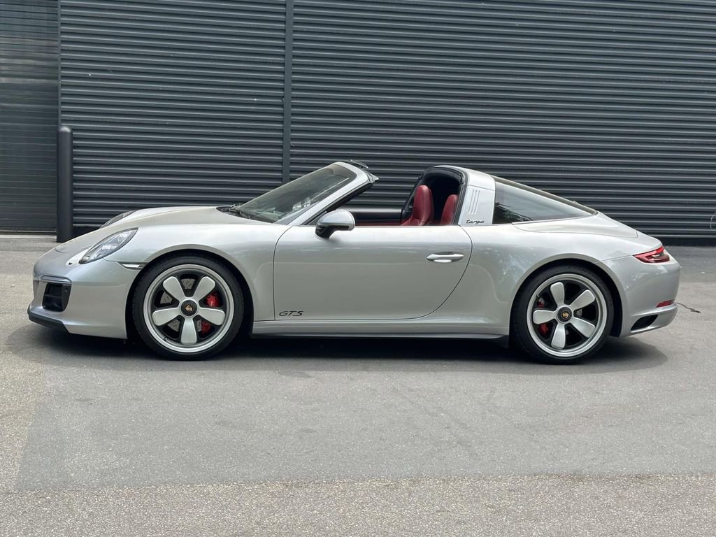 Certified 2018 Porsche 911 AWD/4WD image 2