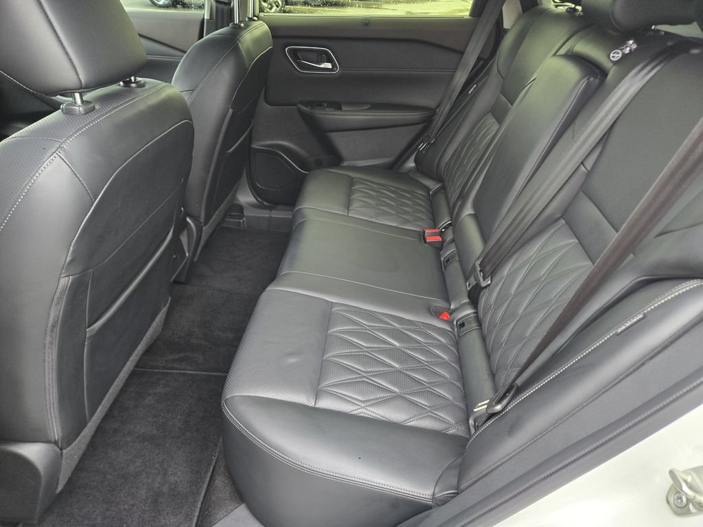 Used 2023 Nissan Rogue Platinum FWD image 18