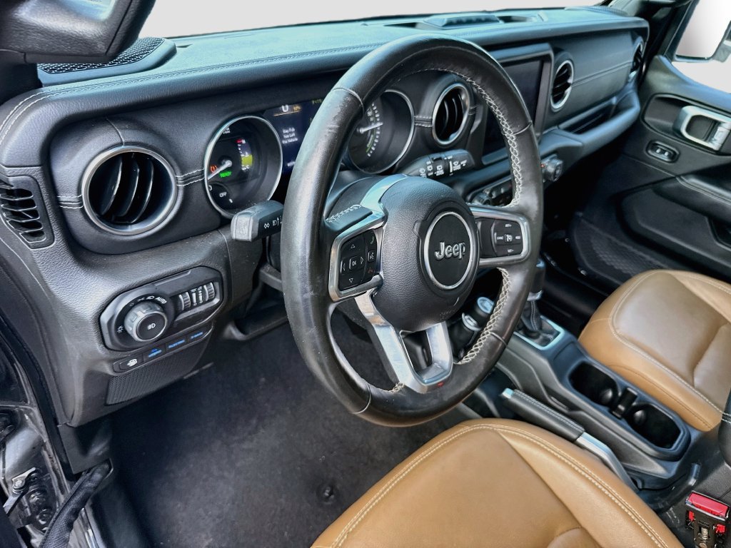 Used 2022 Jeep Wrangler Unlimited Sahara w/ Cold Weather Group AWD/4WD image 10