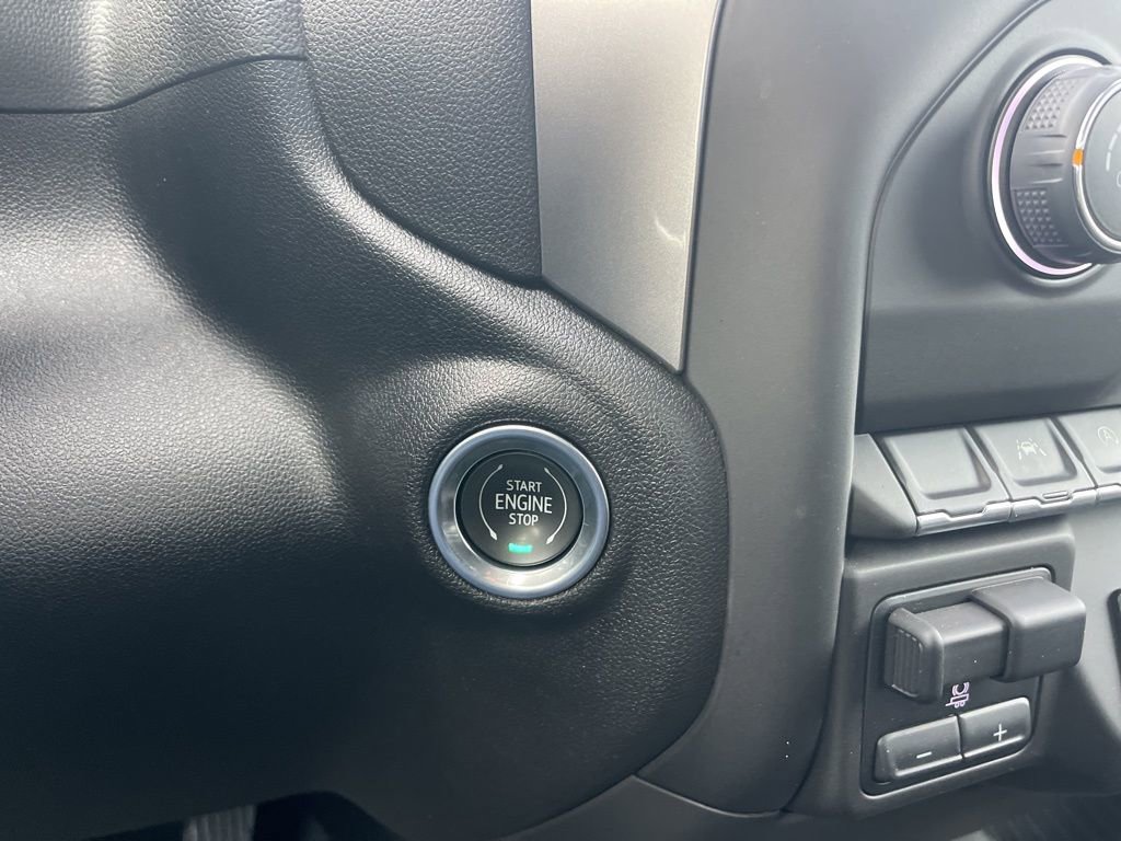 Used 2024 Chevrolet Silverado 1500 Custom w/ Dark Appearance Package image 17