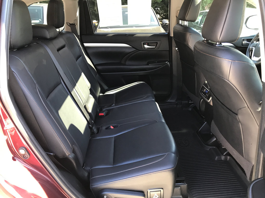 Used 2019 Toyota Highlander XLE AWD/4WD image 32