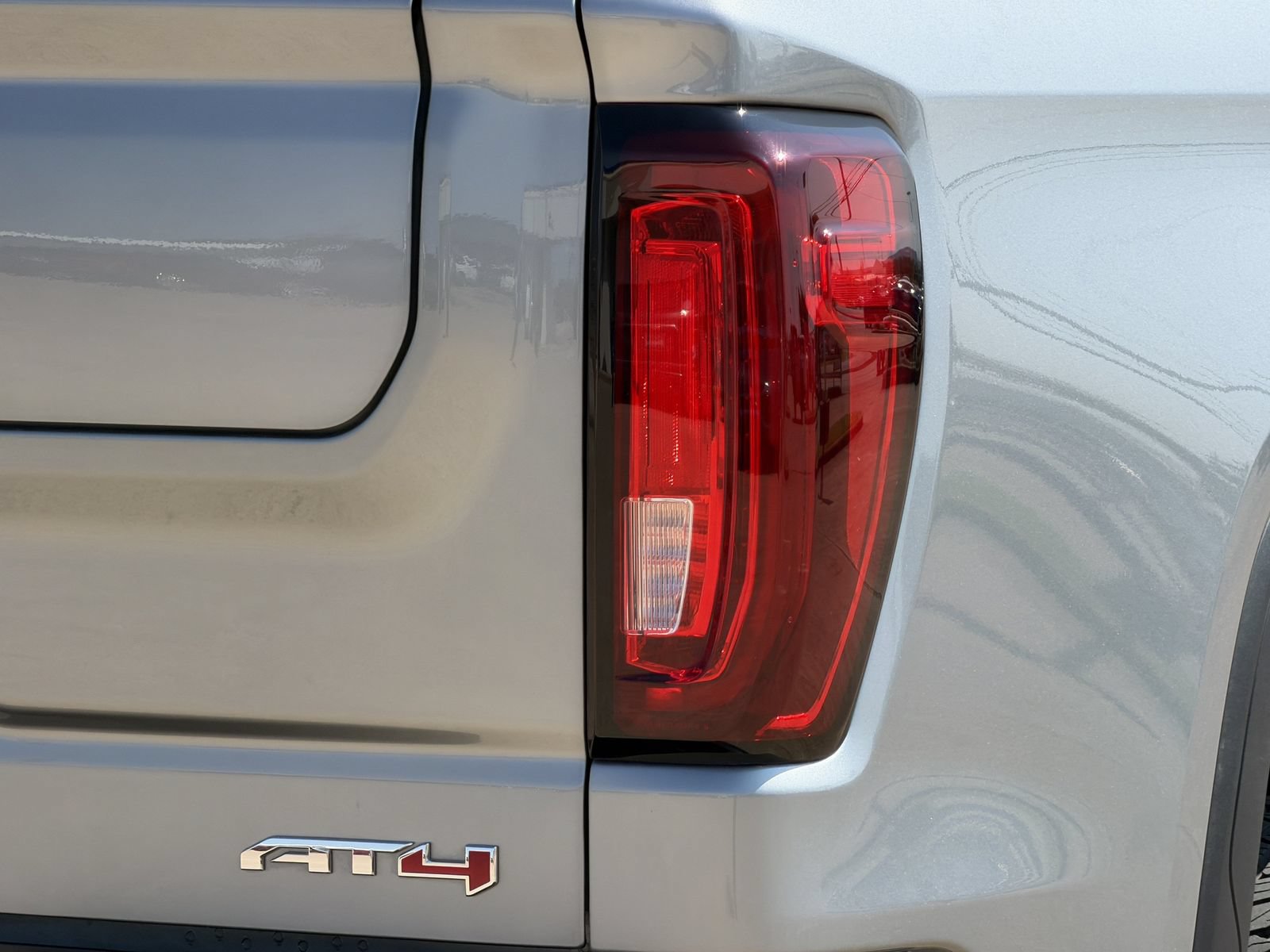 Used 2025 GMC Sierra 1500 AT4 w/ AT4 Premium Package AWD/4WD image 13