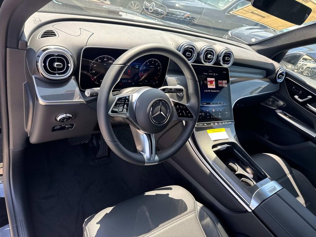 Used 2025 Mercedes-Benz GLC 300 image 9
