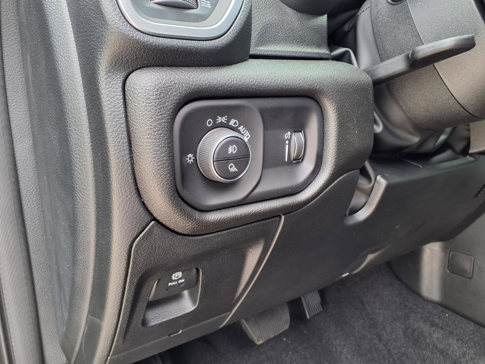 New 2026 RAM 1500 Express AWD/4WD image 12