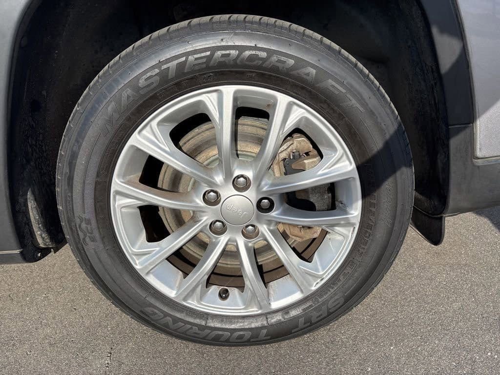 Used 2019 Jeep Cherokee Latitude w/ Popular Appearance Group image 27