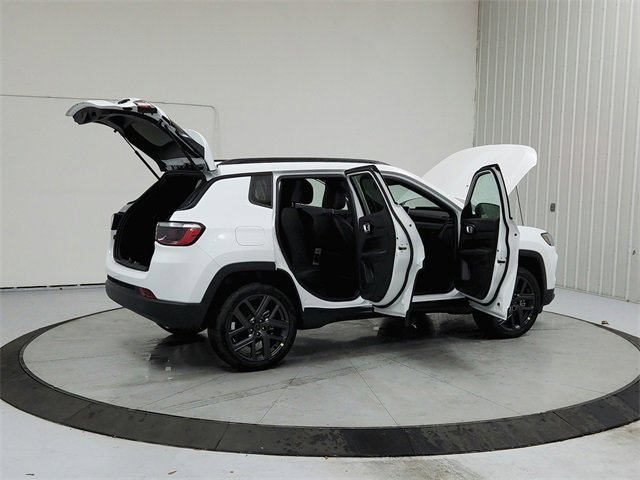 New 2026 Jeep Compass Latitude image 15