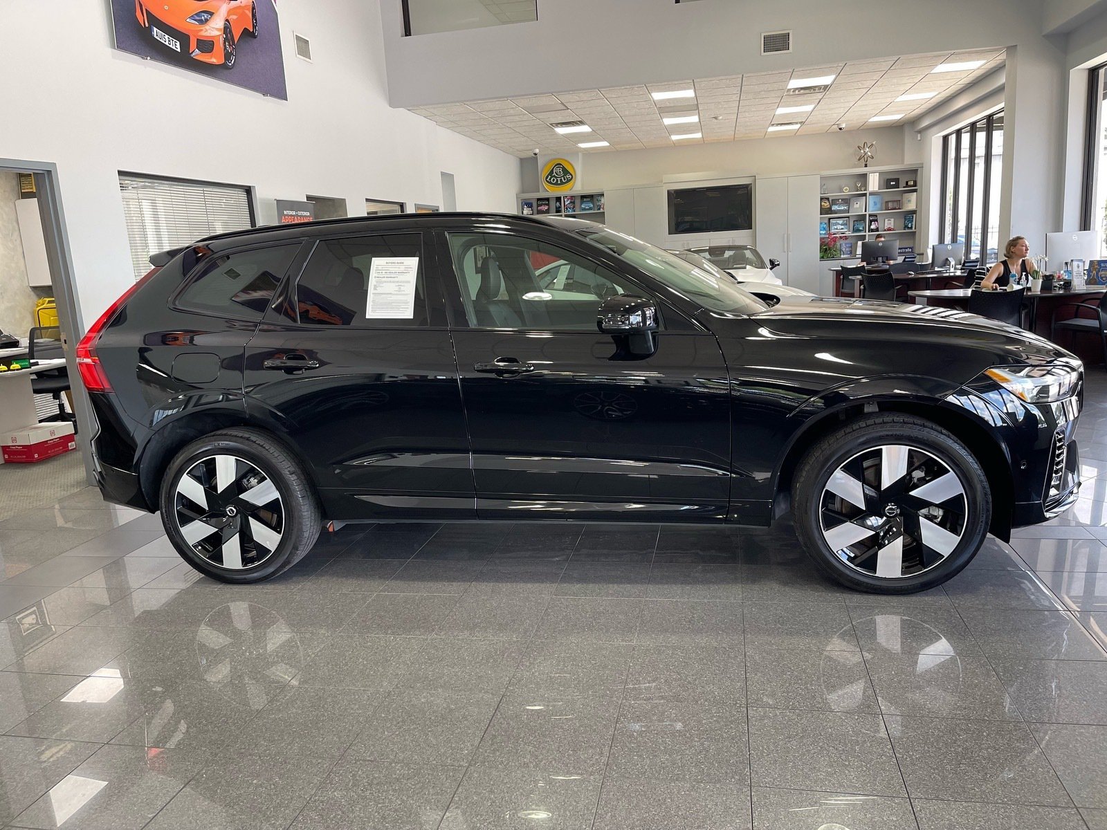 Used 2024 Volvo XC60 T8 Plus AWD/4WD image 6