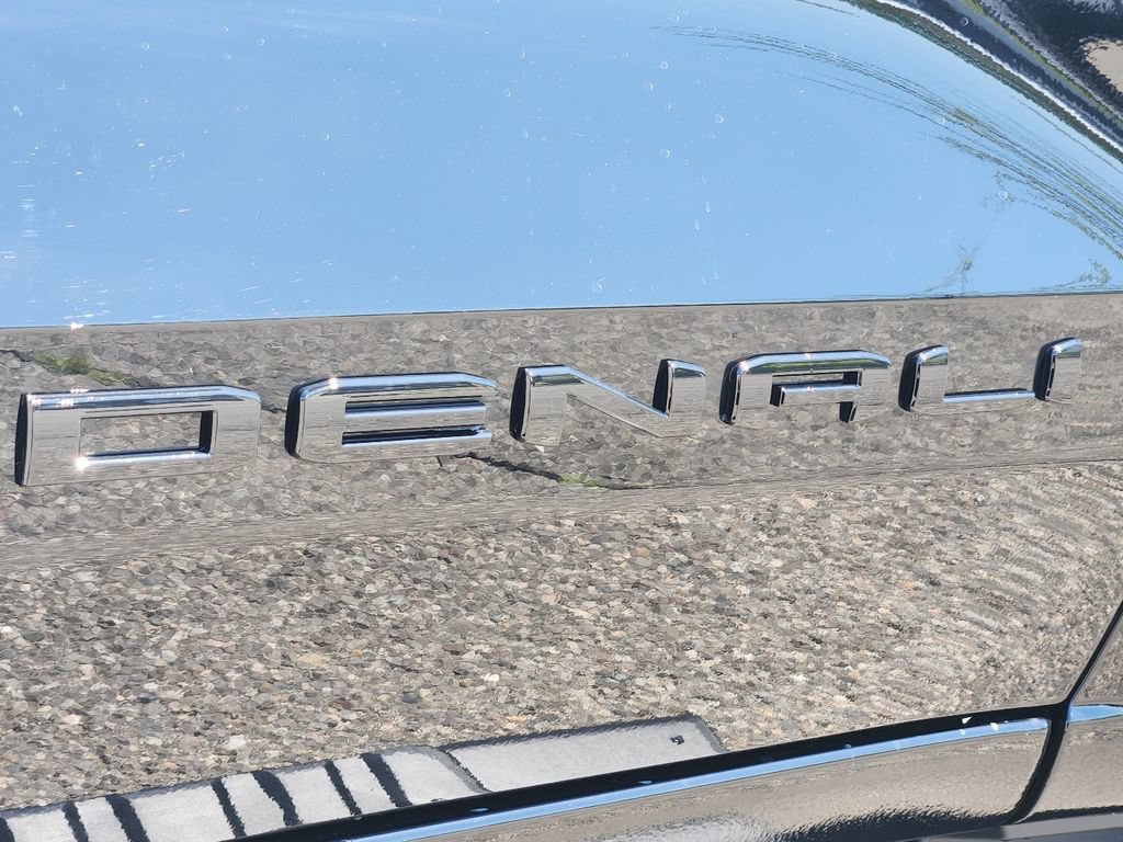 New 2026 GMC Canyon Denali w/ LPO, Denali Black Edition AWD/4WD image 5