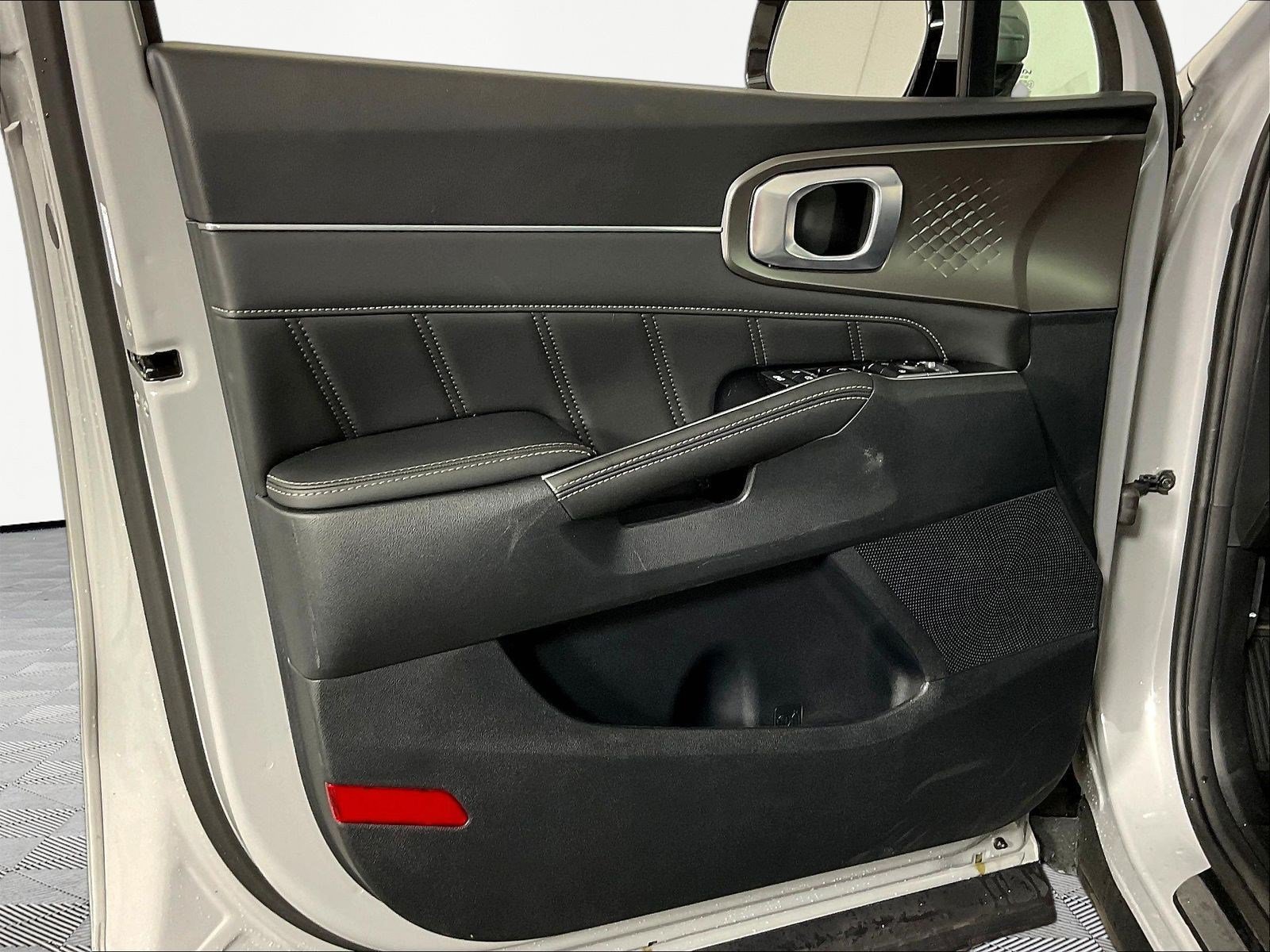 Certified 2025 Kia Sorento SX FWD image 20