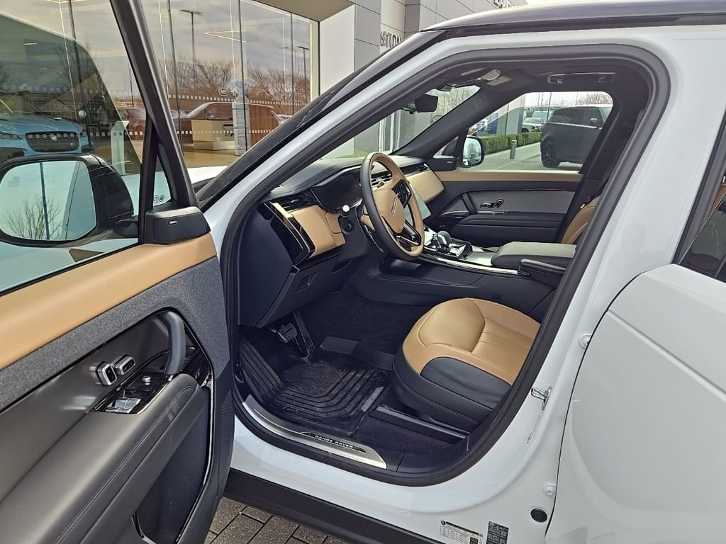 Used 2025 Land Rover Range Rover Sport Dynamic SE image 16