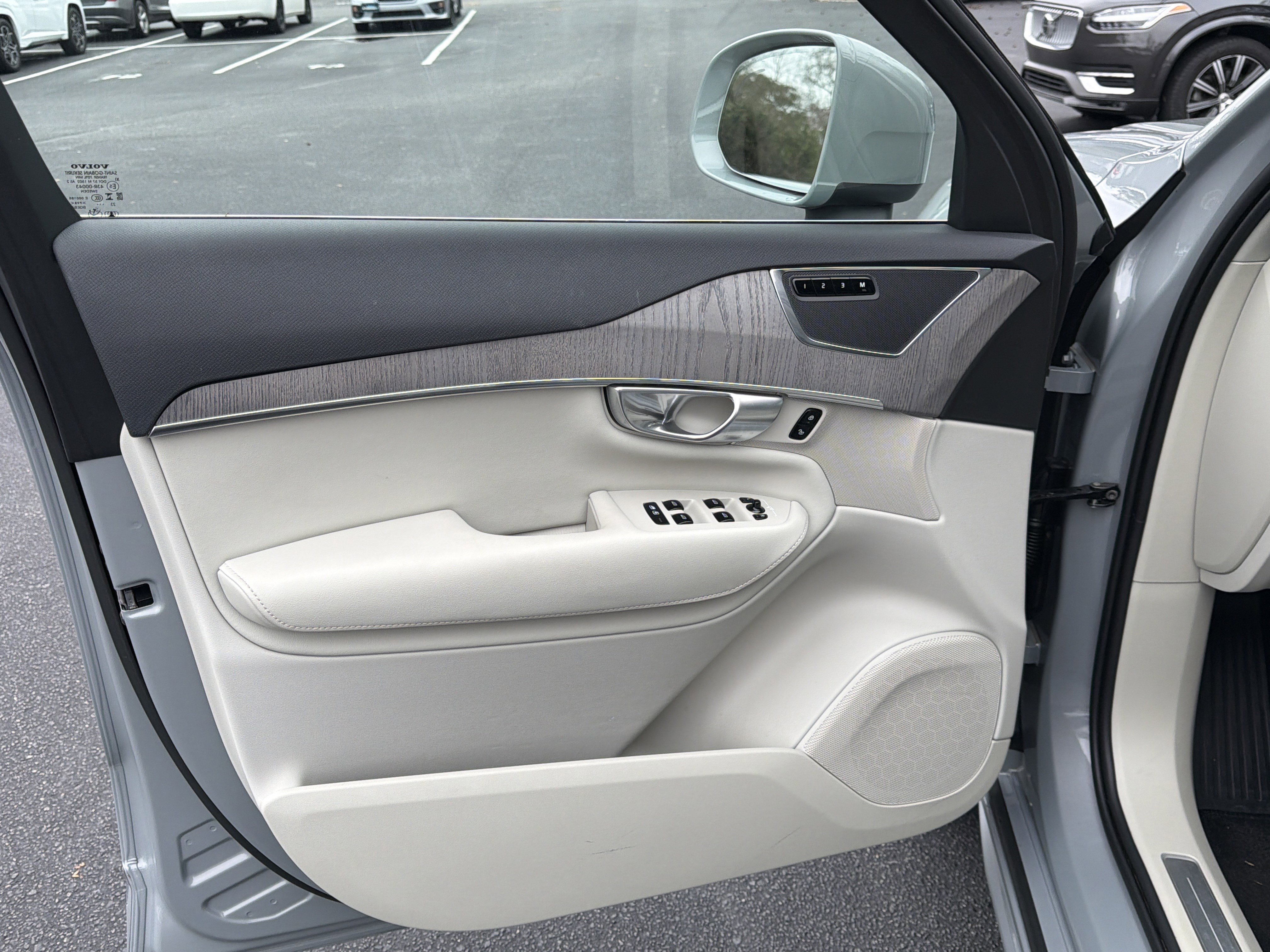 Certified 2024 Volvo XC90 T8 Plus w/ Protection Package Premier image 14