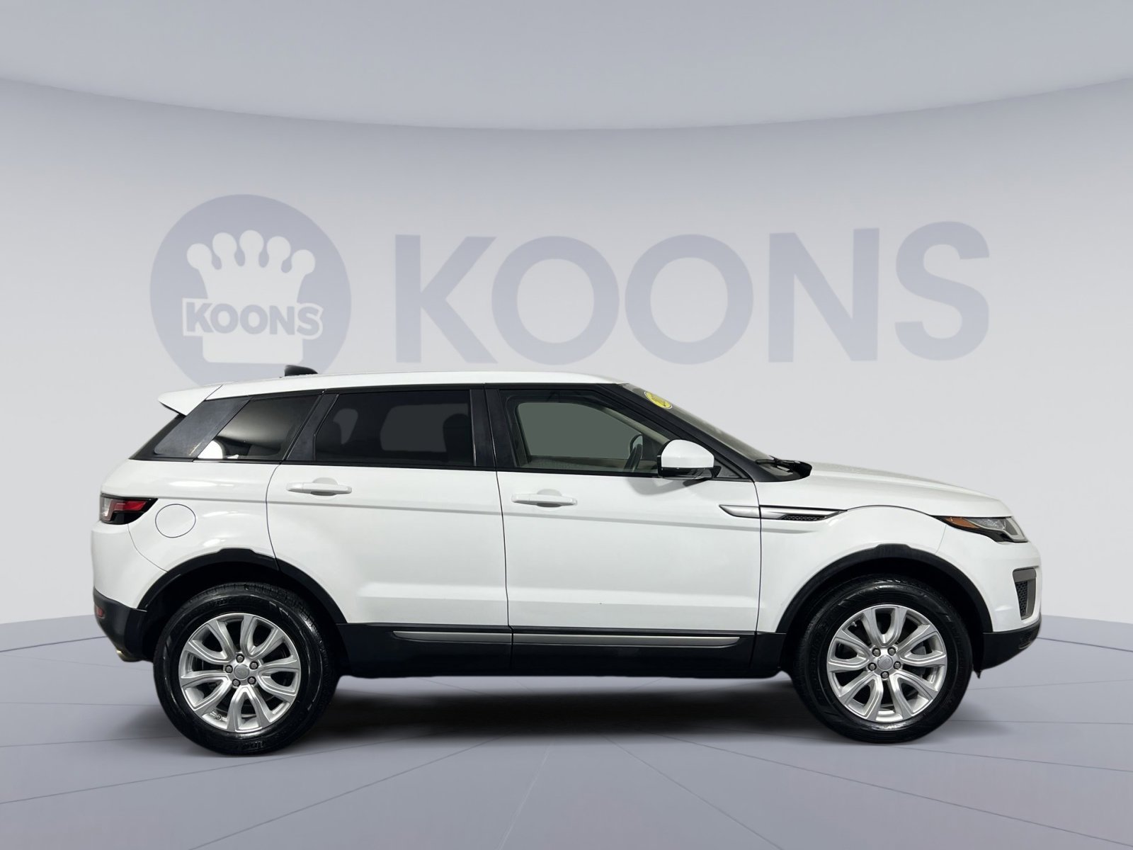 Used 2017 Land Rover Range Rover Evoque SE image 8