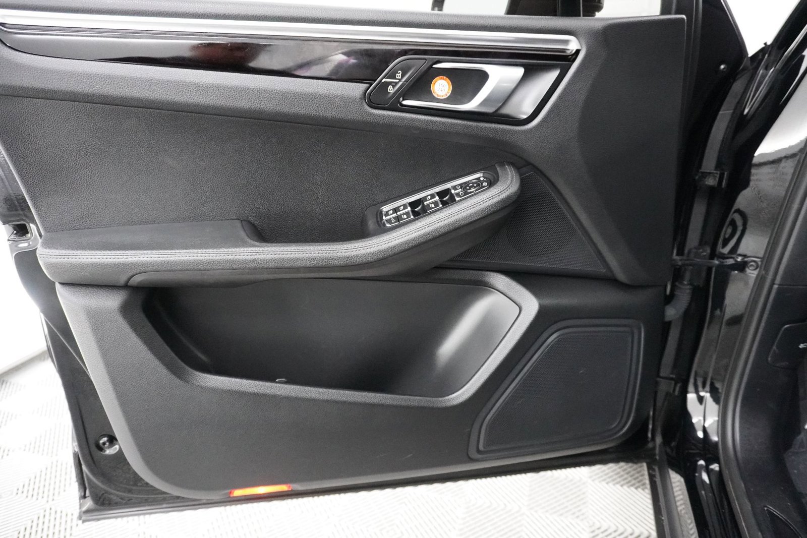 Used 2021 Porsche Macan image 27