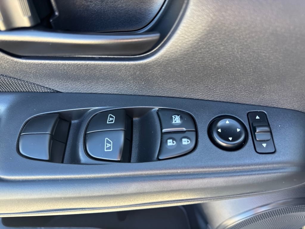 Used 2025 Nissan Kicks Play S image 24