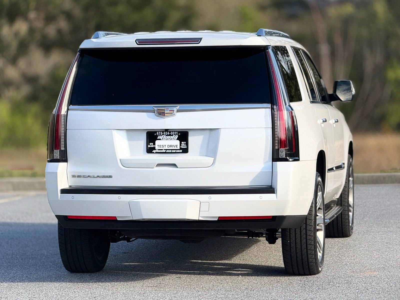 Used 2016 Cadillac Escalade Luxury image 6