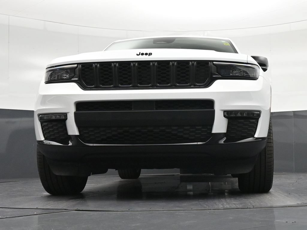 Used 2025 Jeep Grand Cherokee L Limited w/ Black Appearance Package RWD image 31
