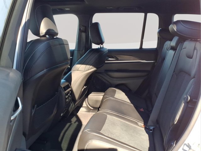 New 2026 Jeep Grand Cherokee Altitude AWD/4WD image 9