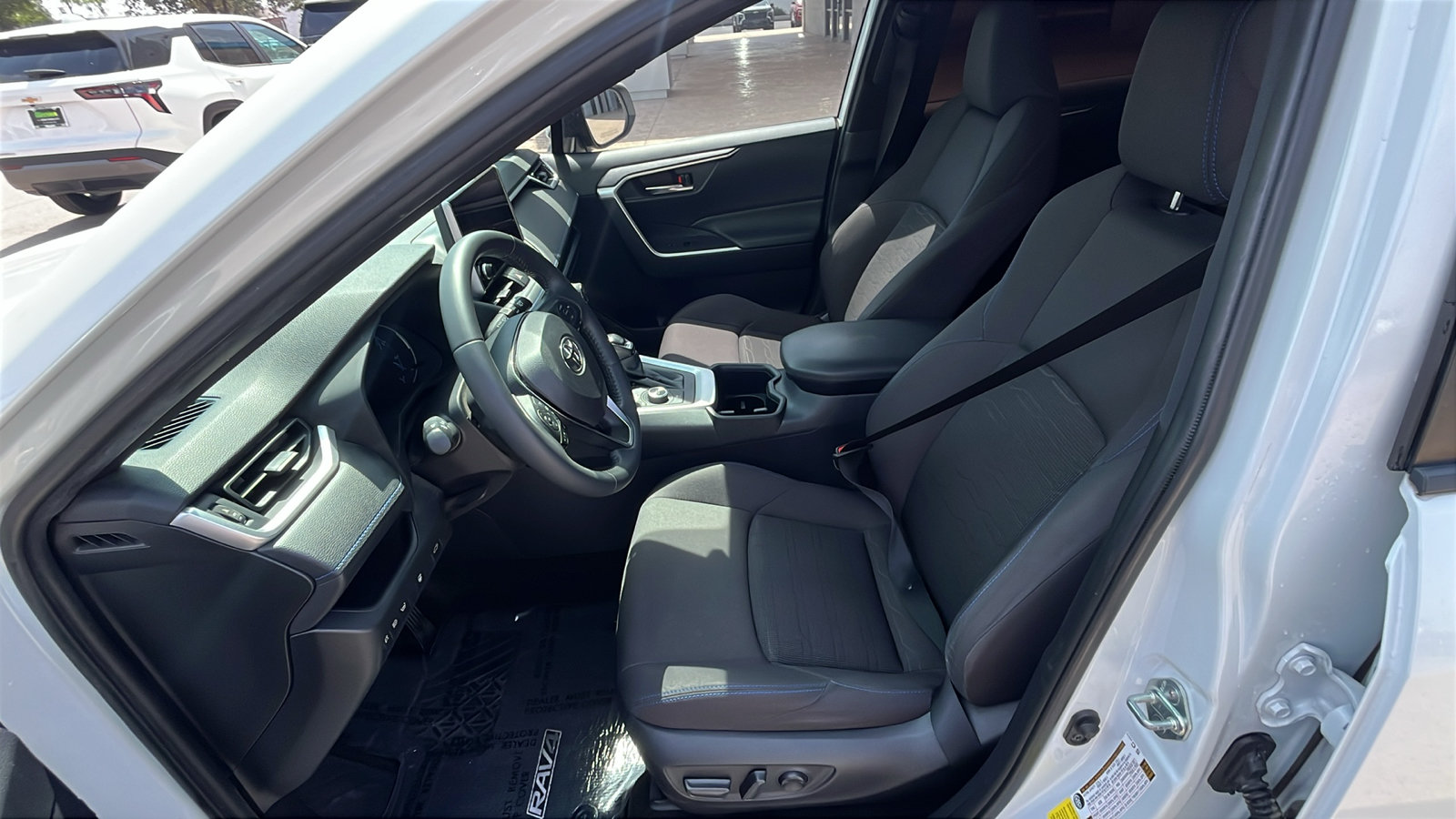 Used 2023 Toyota RAV4 SE w/ Convenience Package AWD/4WD image 10
