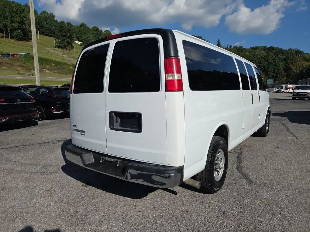 Used 2010 Chevrolet Express 3500 LT w/ LT Preferred Equipment Group RWD image 6