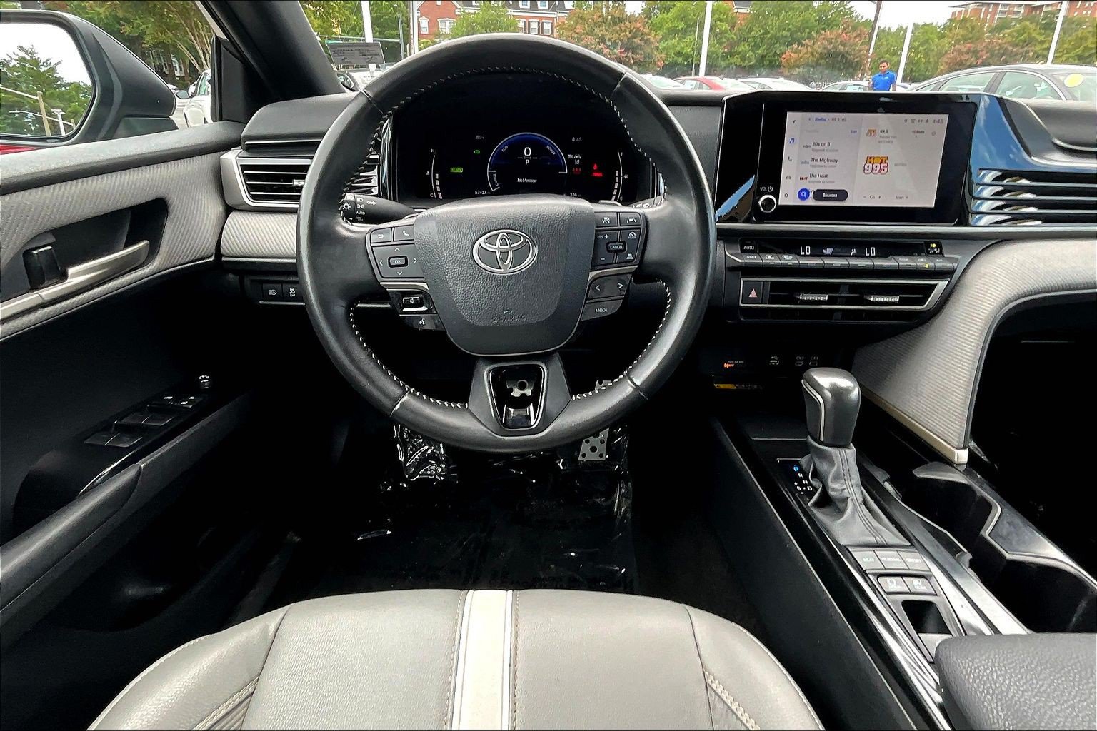 Used 2025 Toyota Camry SE FWD image 5