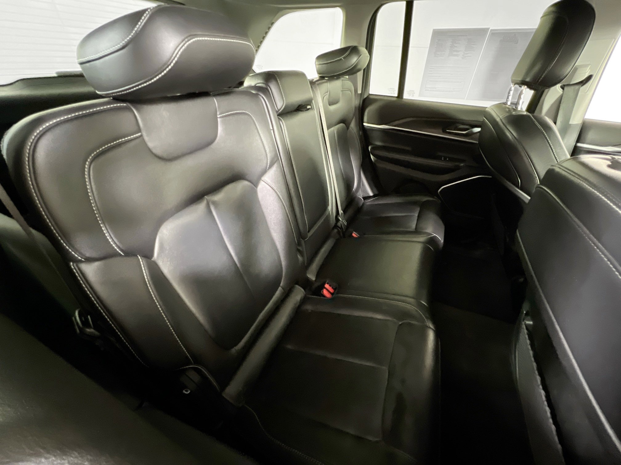 Used 2022 Jeep Grand Cherokee Limited image 26