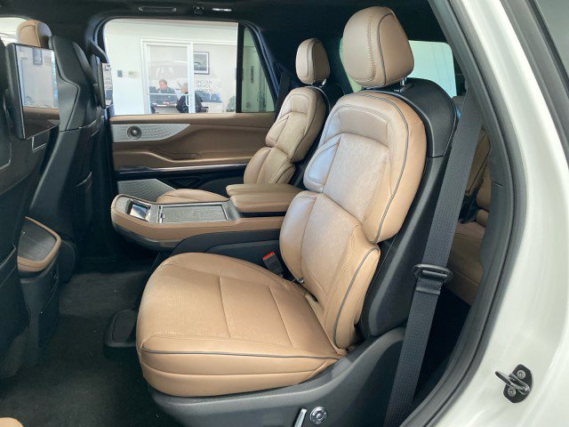 New 2025 Lincoln Navigator Black Label AWD/4WD image 13