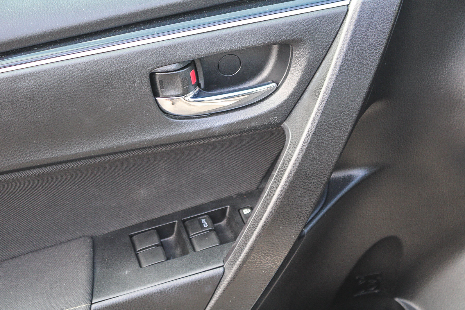 Used 2019 Toyota Corolla LE FWD image 22