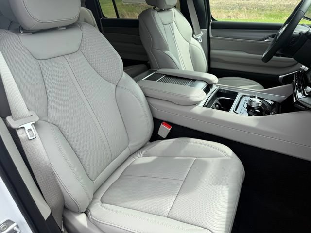 New 2026 Jeep Grand Wagoneer L 4WD w/ Premium Group I image 16