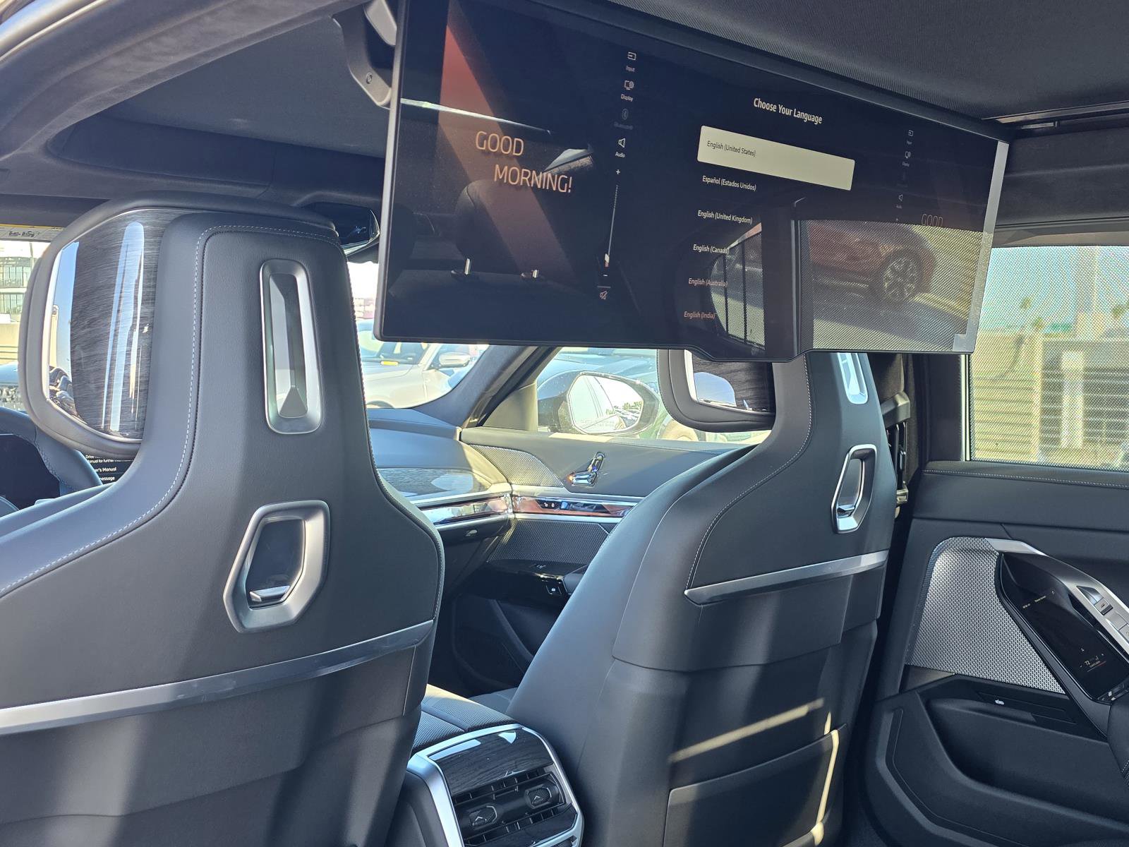 New 2025 BMW 750e xDrive w/ Premium Package image 8